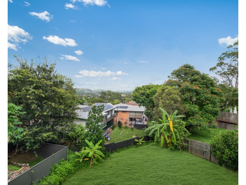 972 South Pine Road, Everton Hills QLD 4053