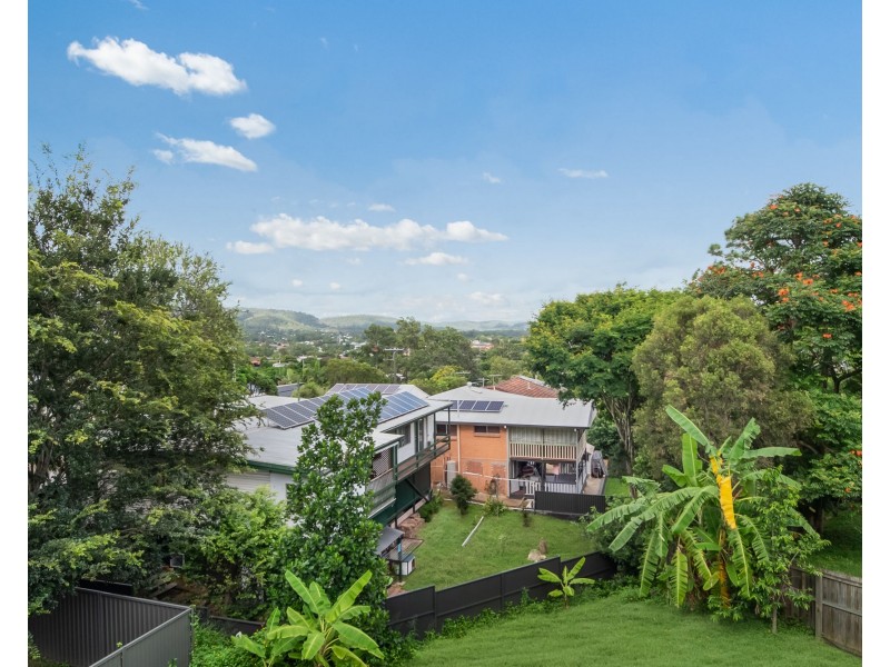 972 South Pine Road, Everton Hills QLD 4053