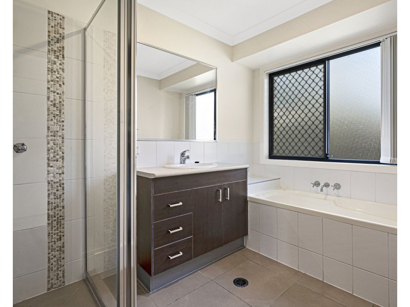 4 Oakwood Road, Warner QLD 4500