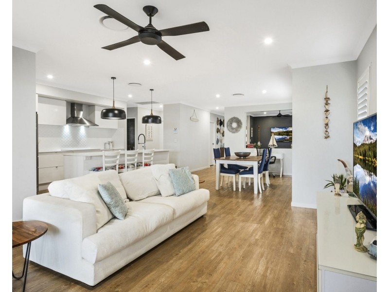 13 Crest Street, Narangba QLD 4504