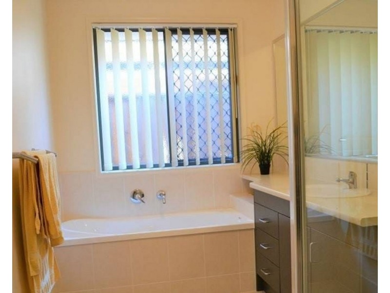 42 Merimbula cres, Fitzgibbon QLD 4018