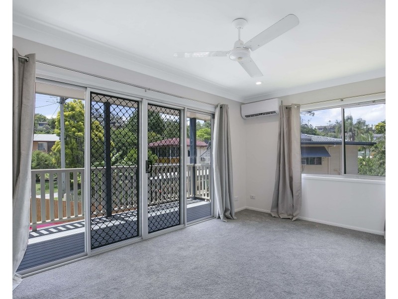 4 Saligna Court, Everton Hills QLD 4053