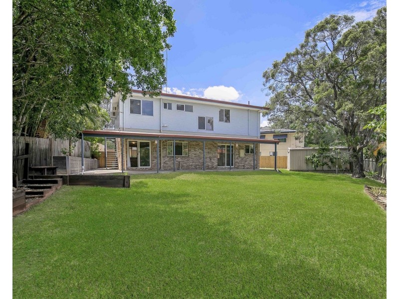 4 Saligna Court, Everton Hills QLD 4053