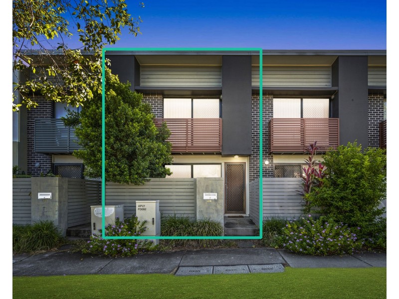 128 Carselgrove Avenue, Fitzgibbon QLD 4018