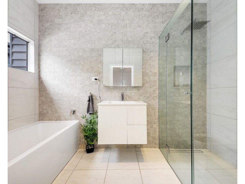 15 Hinkler Street, Kedron QLD 4031