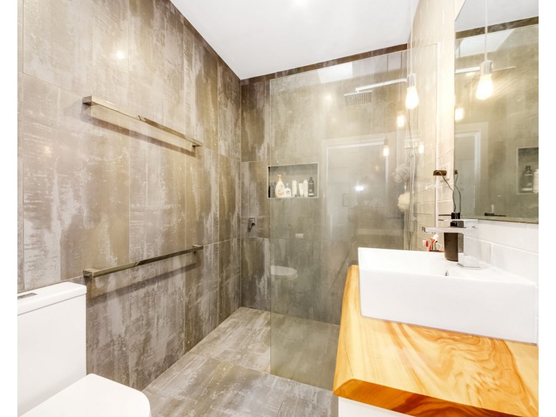 15 Hinkler Street, Kedron QLD 4031