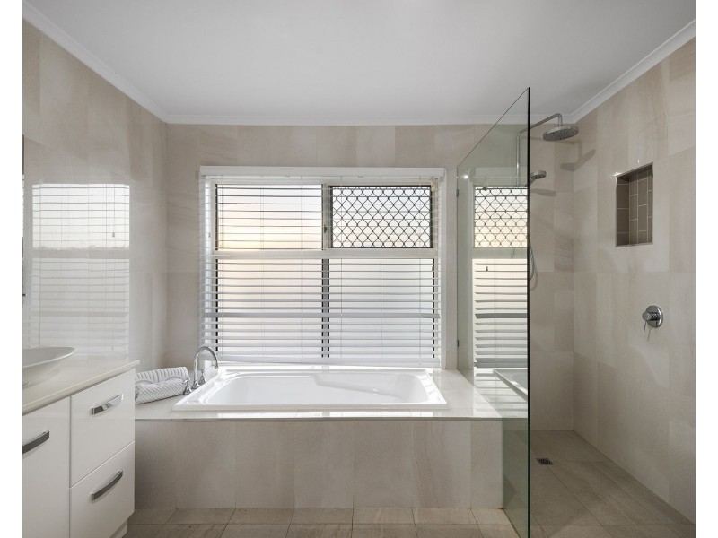 19 Tullylease Place, Chermside West QLD 4032