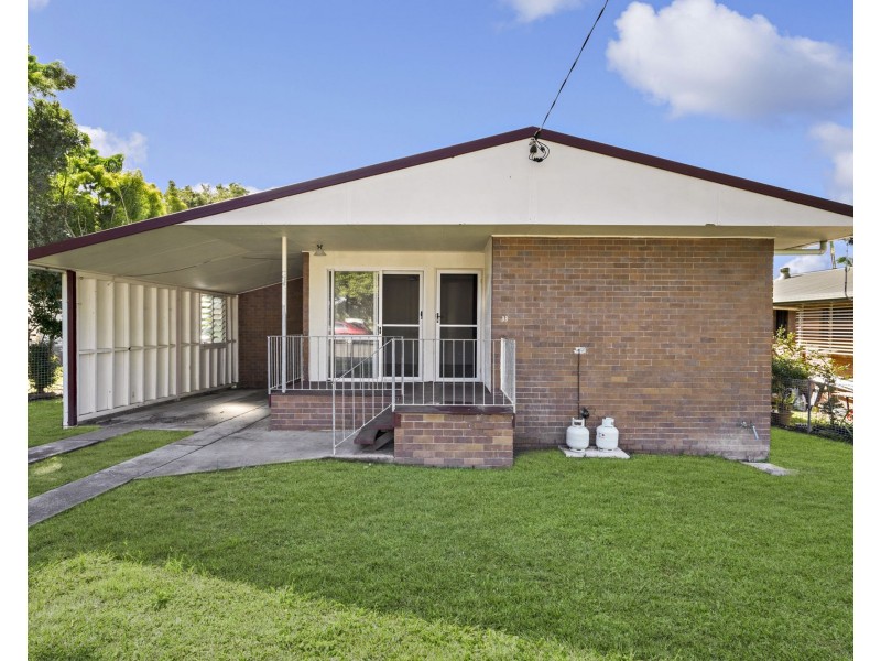 33 Railway Avenue, Strathpine QLD 4500