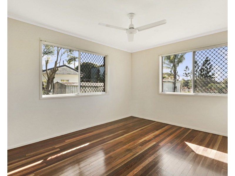 33 Railway Avenue, Strathpine QLD 4500