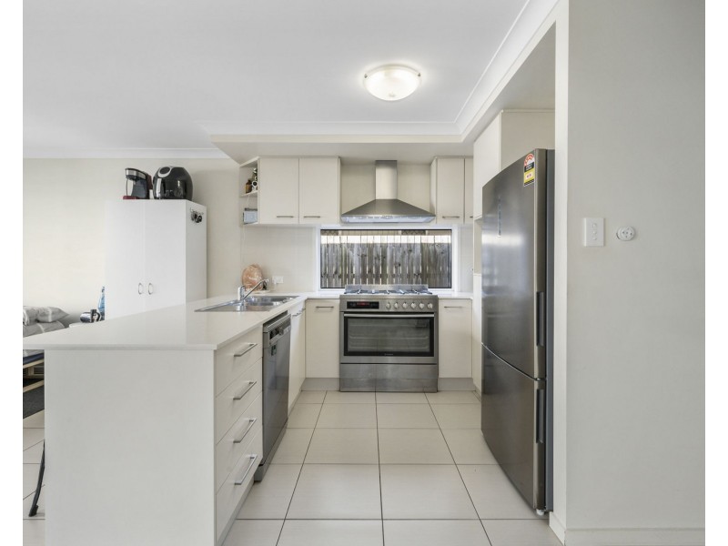 27 Carlingford Circuit, Warner QLD 4500