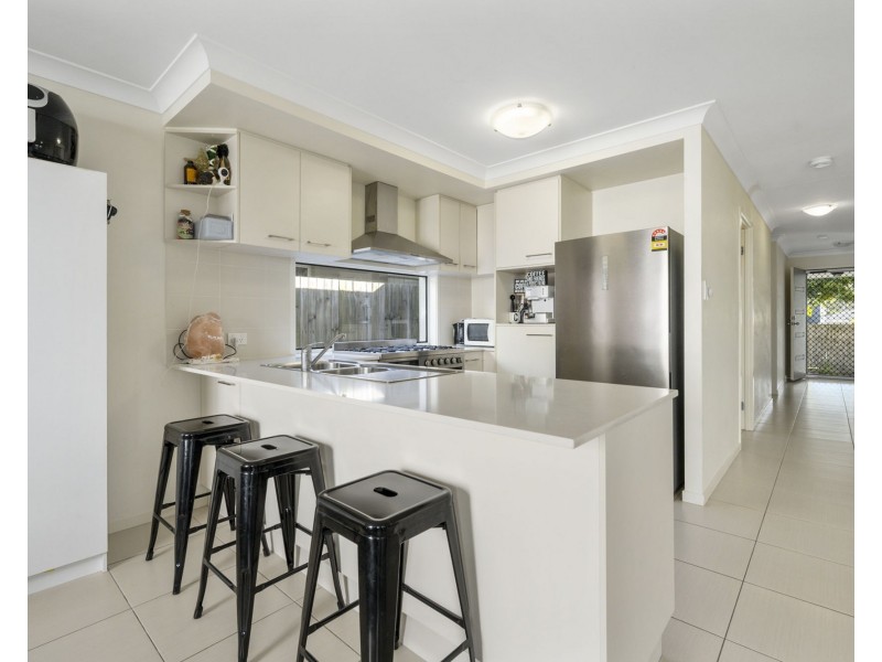 27 Carlingford Circuit, Warner QLD 4500