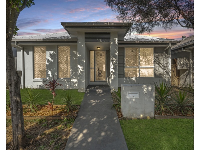 27 Carlingford Circuit, Warner QLD 4500
