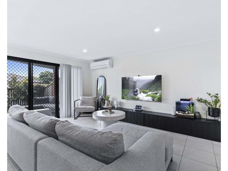 2/75 Samsonvale Road, Strathpine QLD 4500