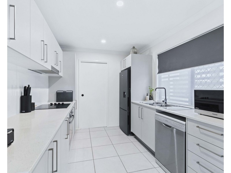 2/75 Samsonvale Road, Strathpine QLD 4500