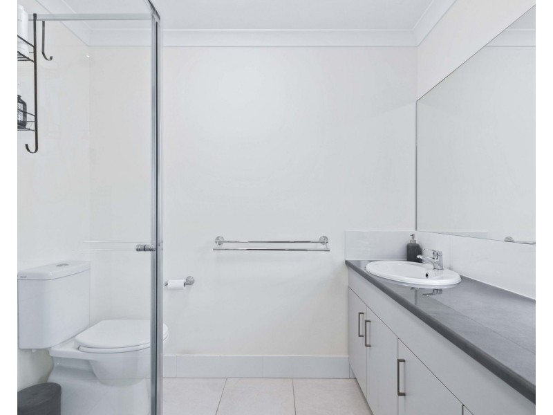 2/75 Samsonvale Road, Strathpine QLD 4500