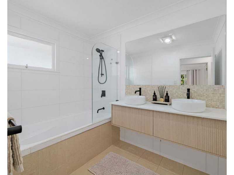 9 Bramcote Street, Chermside West QLD 4032