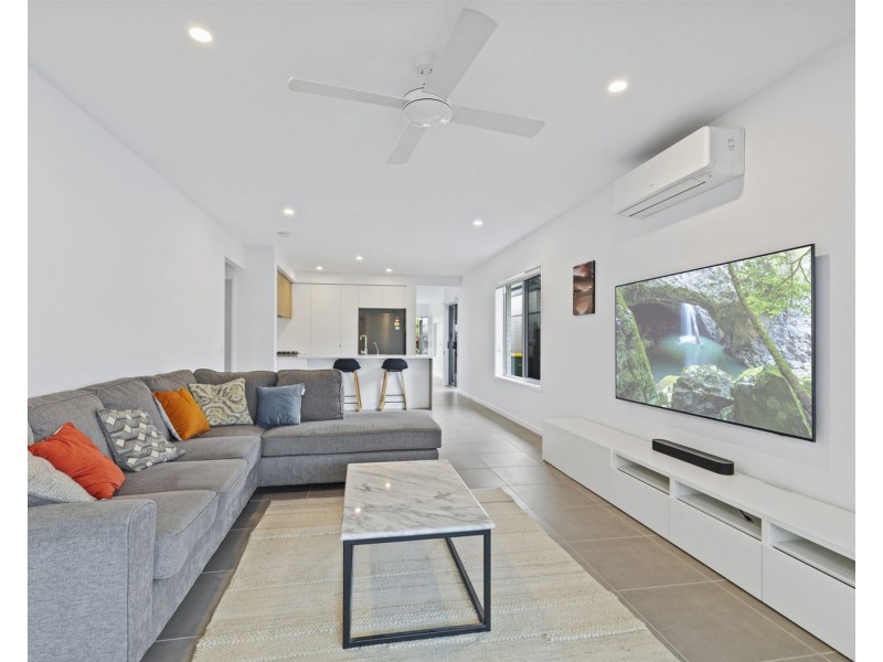 30 Dunstan Crescent, Strathpine QLD 4500