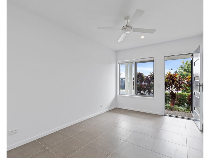 30 Dunstan Crescent, Strathpine QLD 4500