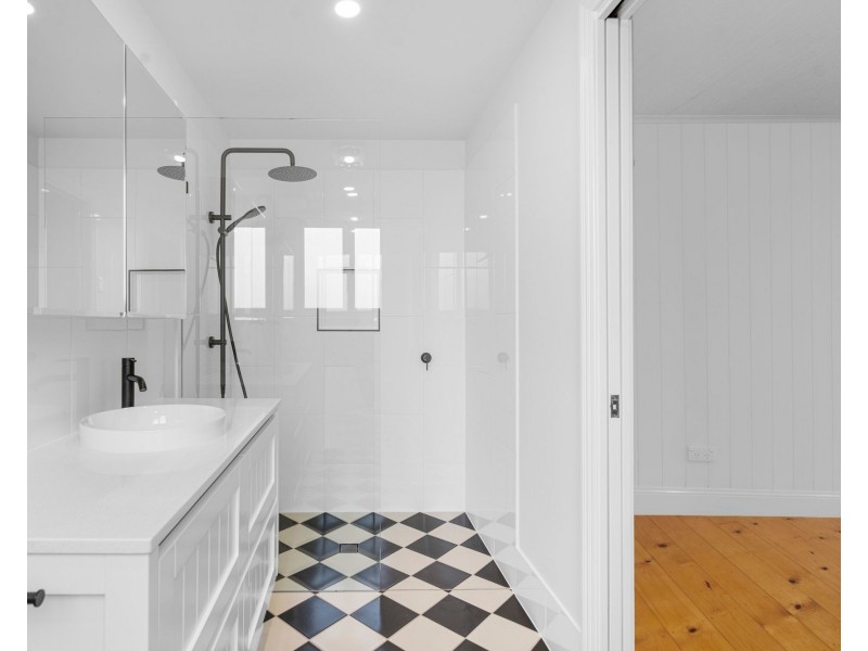 21 Grove Street, Albion QLD 4010