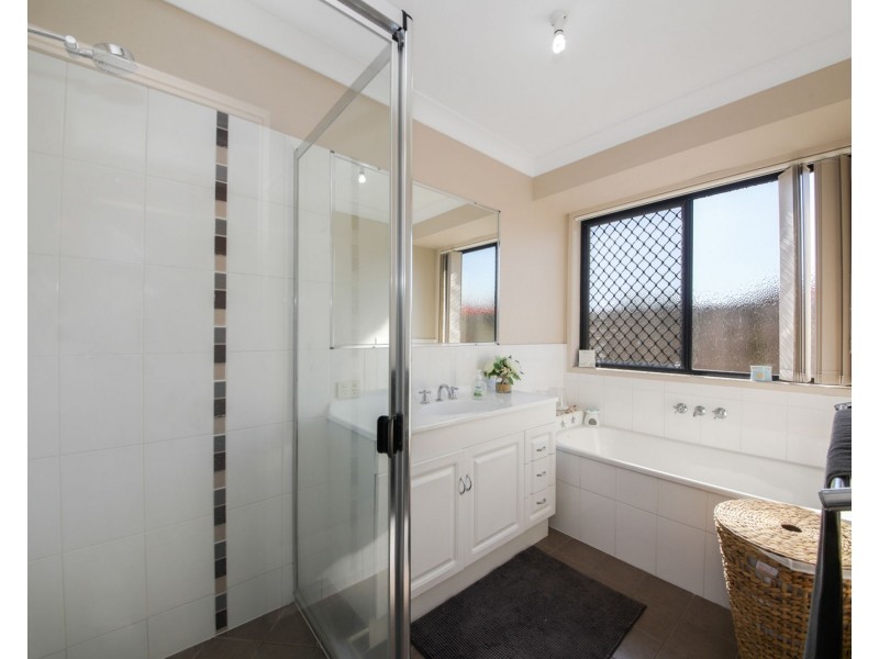 8 Paulette Court, Cashmere QLD 4500