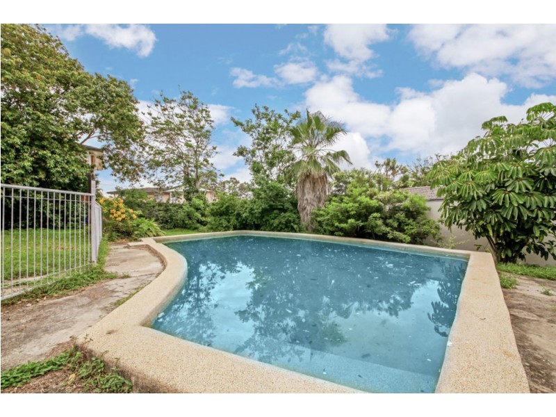 11 Leeside Street, Aspley QLD 4034