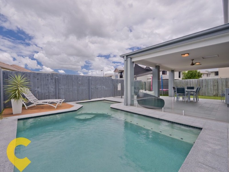 11 Petrie Crescent, Aspley QLD 4034