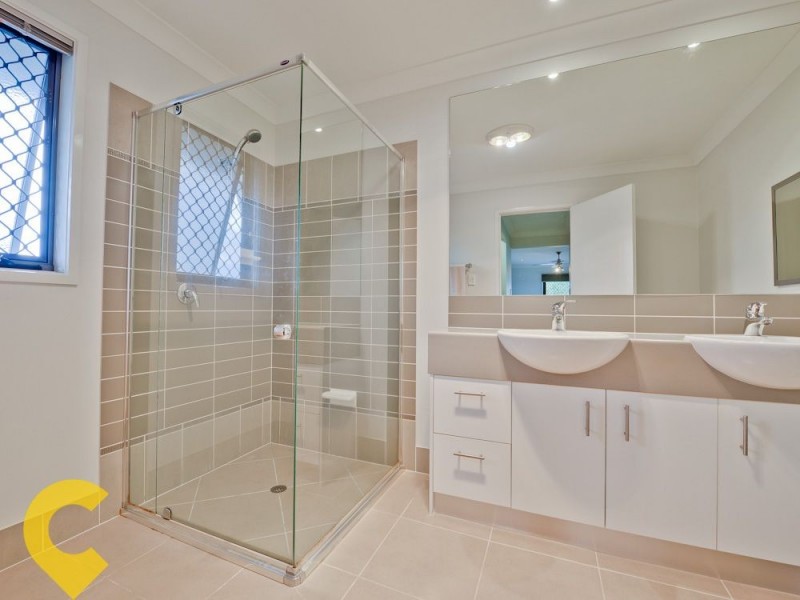 11 Petrie Crescent, Aspley QLD 4034