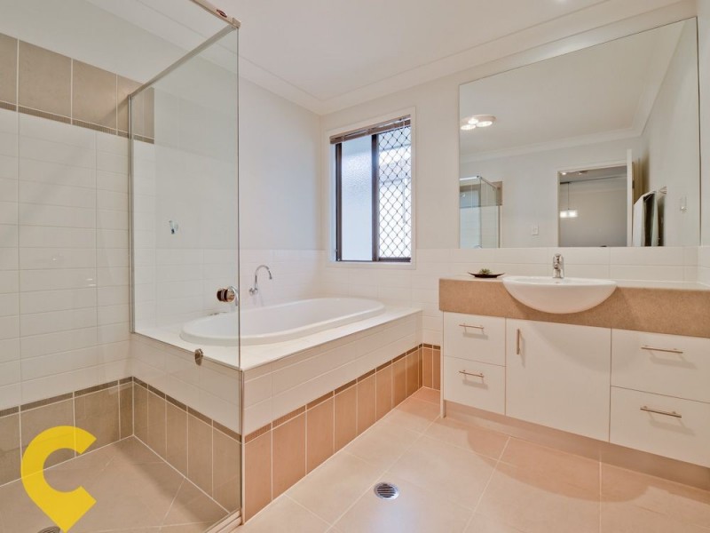 11 Petrie Crescent, Aspley QLD 4034