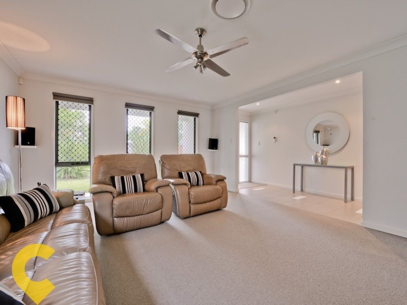 11 Petrie Crescent, Aspley QLD 4034