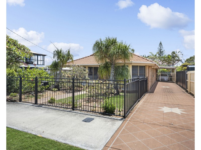 2 Murphy Street, Scarborough QLD 4020