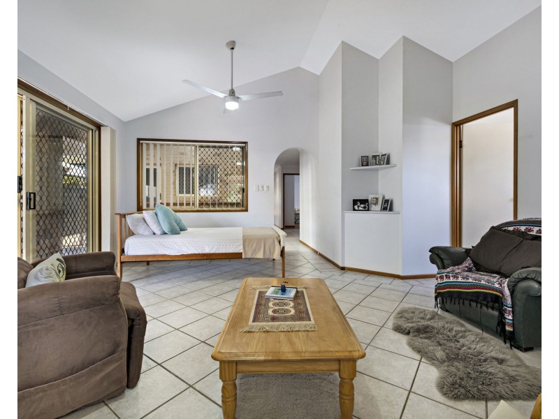 2 Murphy Street, Scarborough QLD 4020