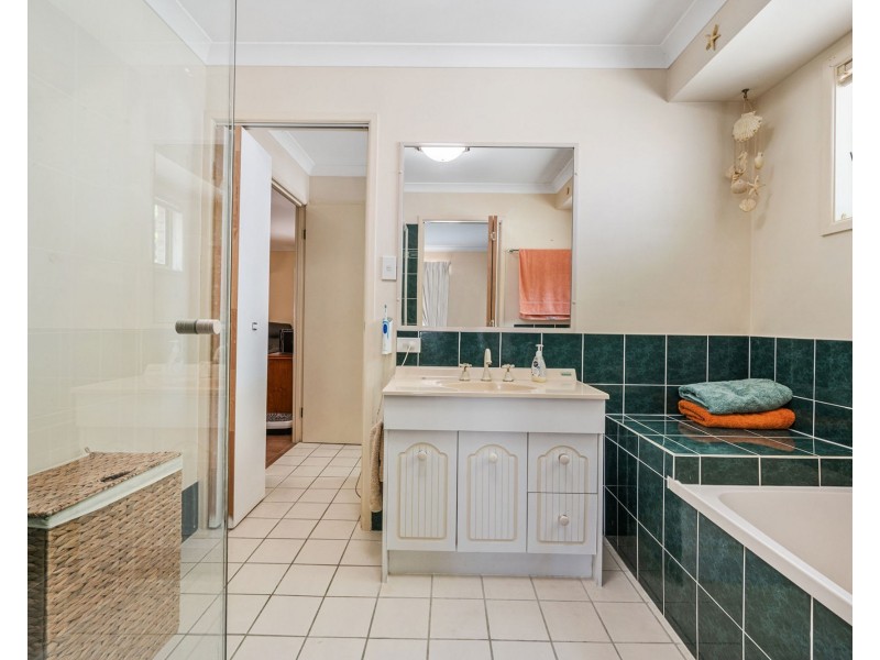 8 Princeton Court, Fitzgibbon QLD 4018