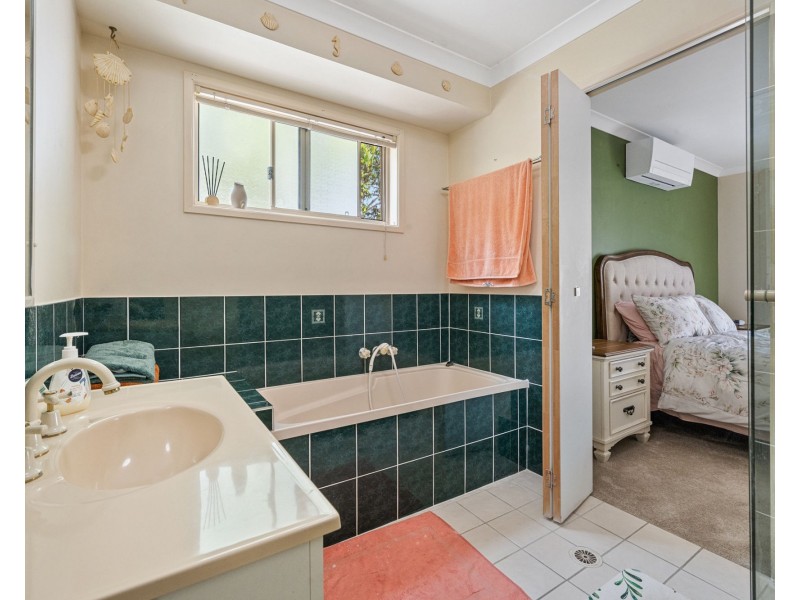 8 Princeton Court, Fitzgibbon QLD 4018