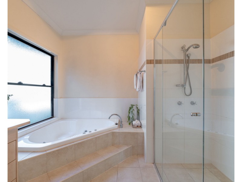 4 Moogerah Court, Albany Creek QLD 4035