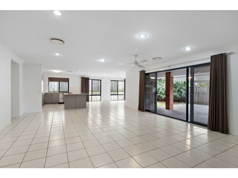 4 Winzear Drive, Kallangur QLD 4503