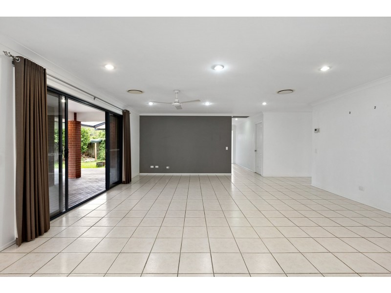 4 Winzear Drive, Kallangur QLD 4503