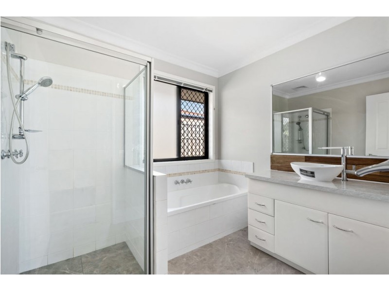 3 Sapphire Close, Griffin QLD 4503