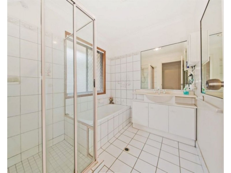 133 Sapphire Street, Holland Park QLD 4121