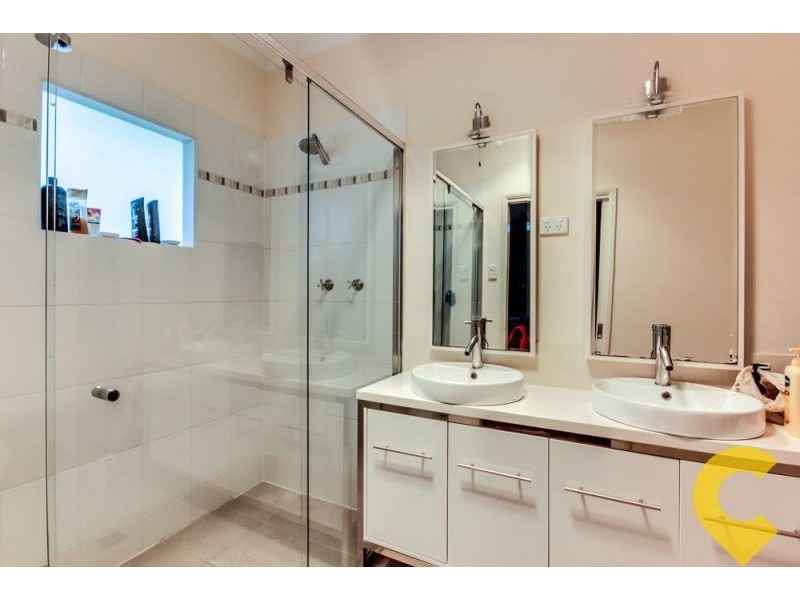 112 Oates Ave, Holland Park QLD 4121