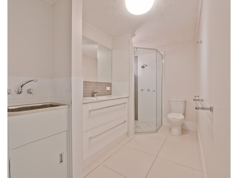 2/282 Cavendish Road, Coorparoo QLD 4151