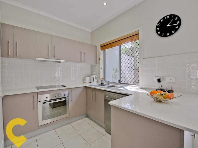 2/27 Anzac Road, Carina Heights QLD 4152