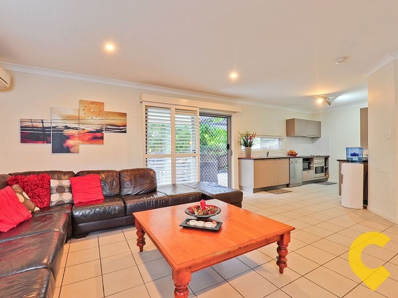 2/64 Kitchener Street, Coorparoo QLD 4151