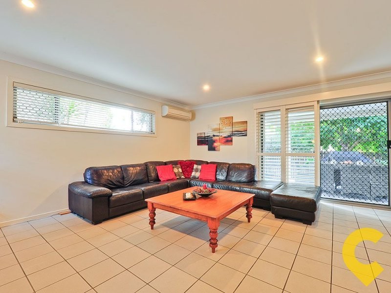 2/64 Kitchener Street, Coorparoo QLD 4151