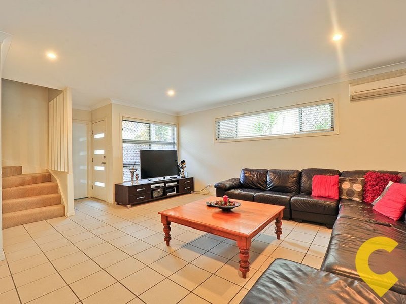 2/64 Kitchener Street, Coorparoo QLD 4151