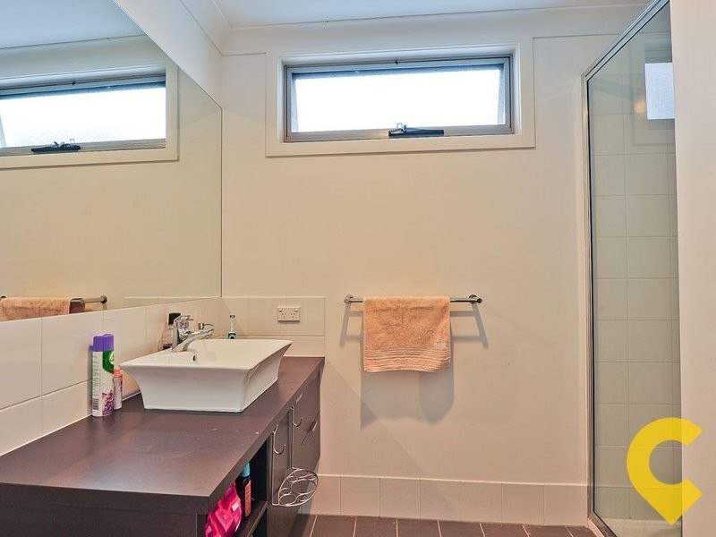 2/64 Kitchener Street, Coorparoo QLD 4151