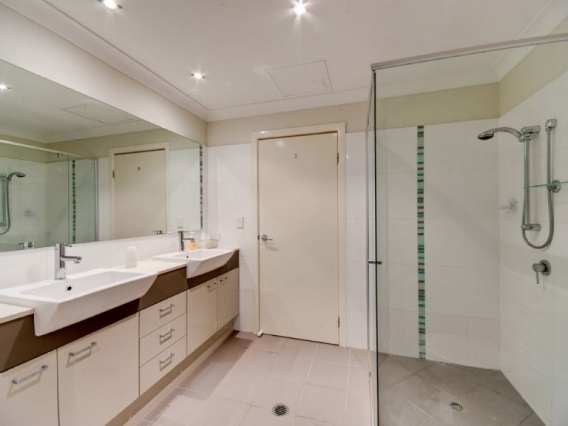 8/4 Kates Street, Morningside QLD 4170