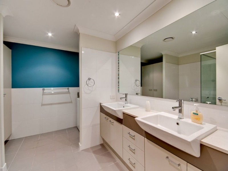 8/4 Kates Street, Morningside QLD 4170