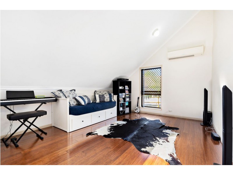 16 Andalucia Court, Wishart QLD 4122