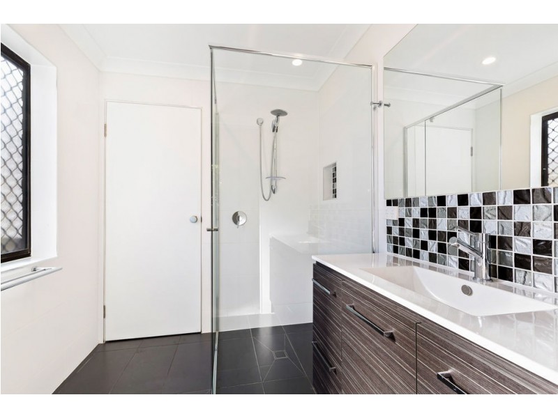 16 Andalucia Court, Wishart QLD 4122