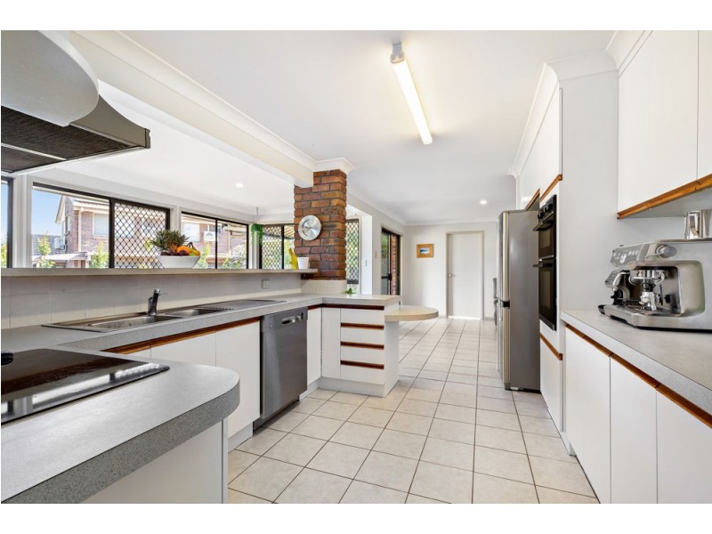 16 Andalucia Court, Wishart QLD 4122